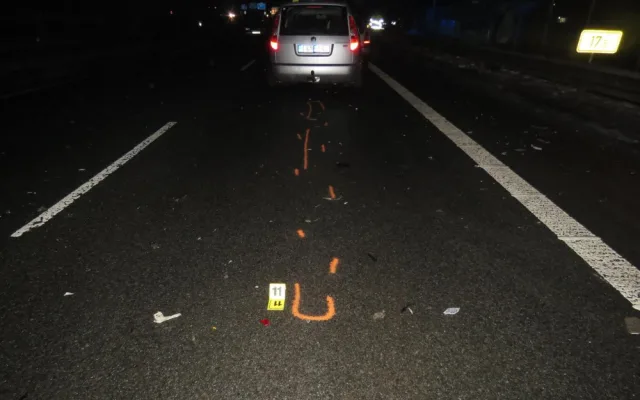 Policie hledá svědky řetězové nehody na výpadovce z Liberce.