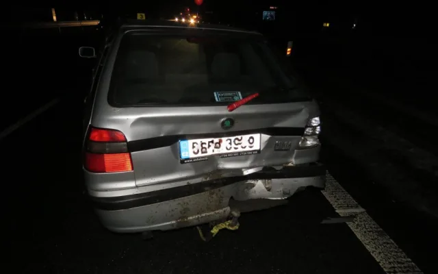 Policie hledá svědky řetězové nehody na výpadovce z Liberce.
