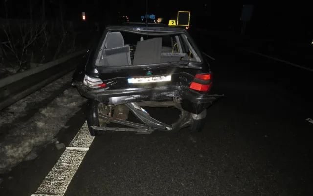 Policie hledá svědky řetězové nehody na výpadovce z Liberce.