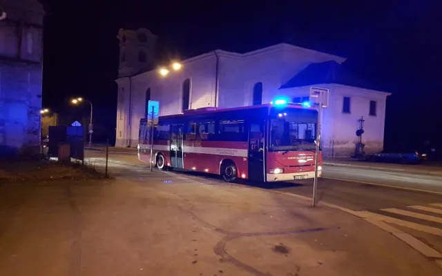 Požár v centru Liberce vyhnal z domova šestnáct osob. Škoda jde do statisíc korun.