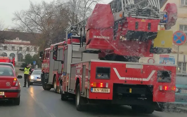 Požár v centru Liberce zkomplikoval dopravu v okolí bývalé galerie.