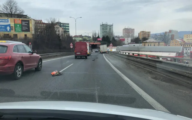 Nehoda nákladního auta.