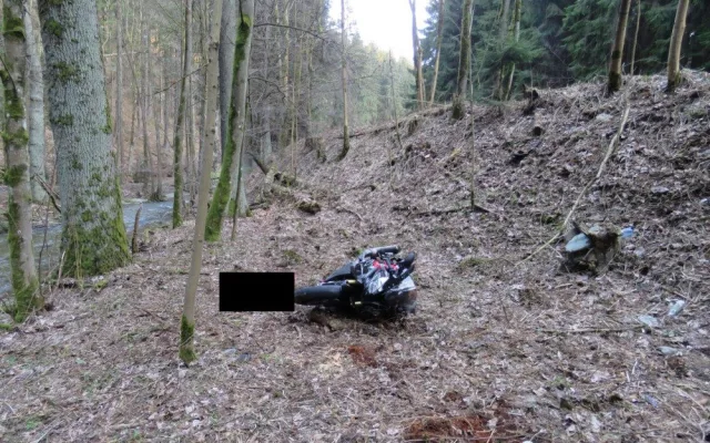 Nehoda v zatáčkách u Železného Brodu.