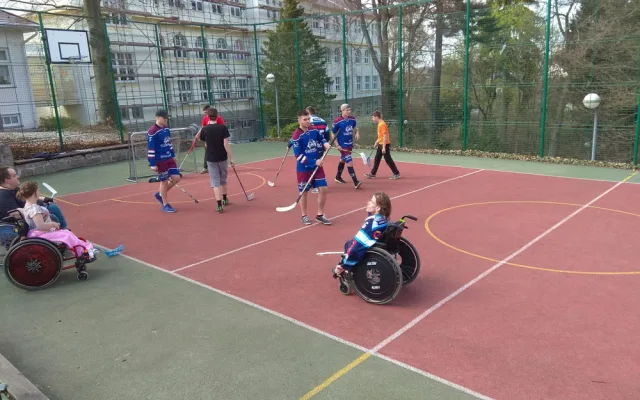 Benefiční zápas v Jedličkově ústavu.