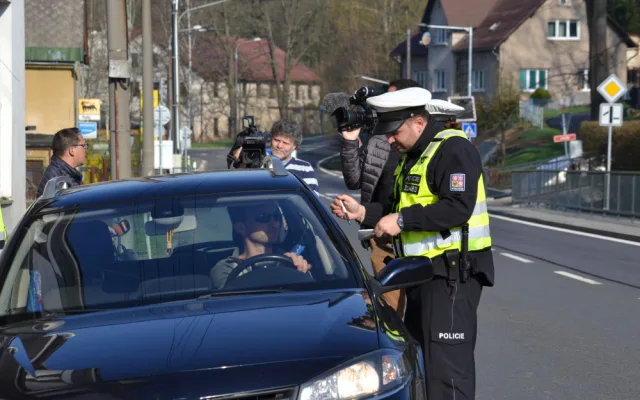 Pospíchat se dnes nevyplatilo. Policisté měřili na pěti desítkách míst.