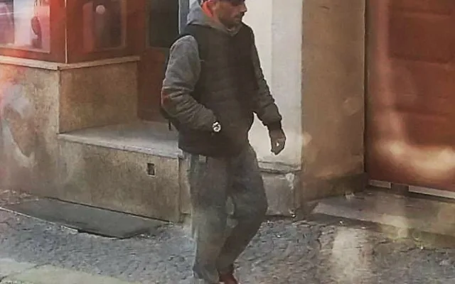 Policie hledá tohoto muže.