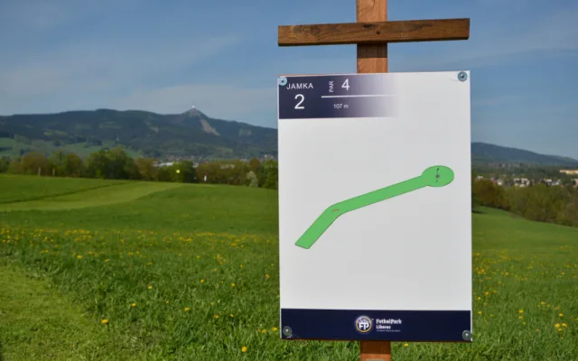 Hřiště na fotbalgolf ve Vesci.
