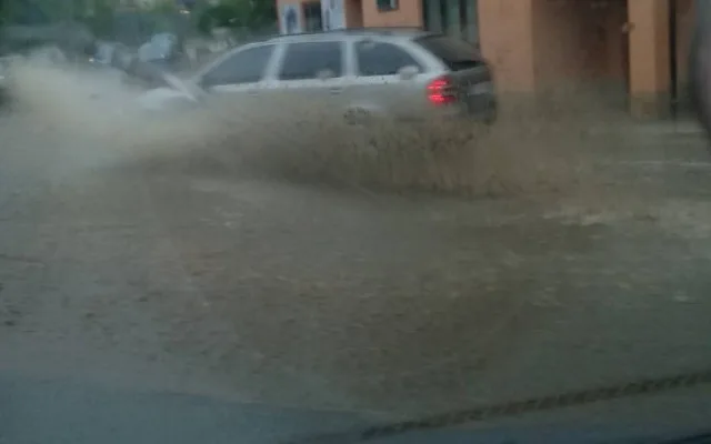 Hanychovská ulice po lijáku.
