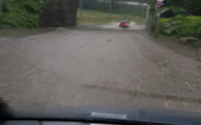 Hanychovská ulice po lijáku.