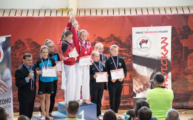 Bronz v Ústí vybojoval kumite tým starších žákyň ve složení Markéta Křečková, Diana Fantová a Míša Vaškovská