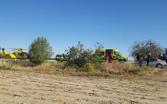 Nehoda auta s traktorem.