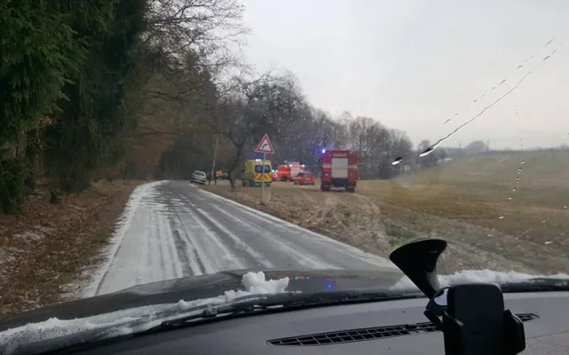 U Bílého kostela havaroval osobní automobil.