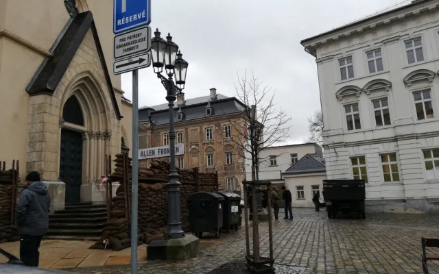 Přípravy na natáčení seriálu World on Fire