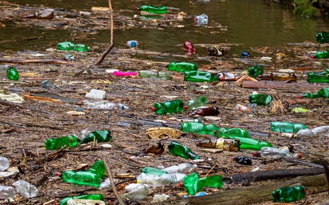 Takto vypadala řeka Kamenice zaplněná plasty