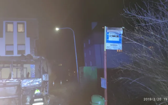 Z autobusu zbyl vrak