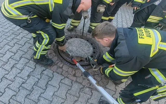 Hasiči v Německu zachránili uvízlého potkana.