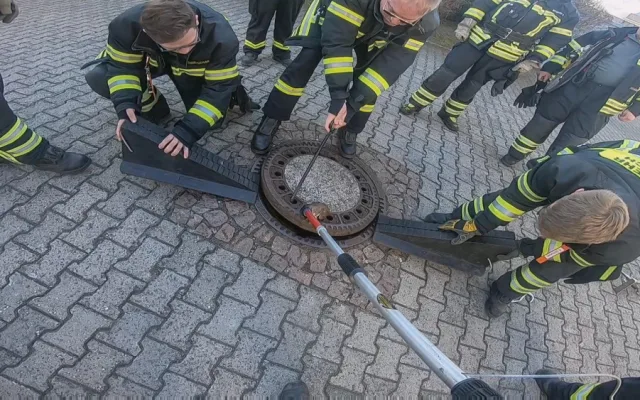 Hasiči v Německu zachránili uvízlého potkana.