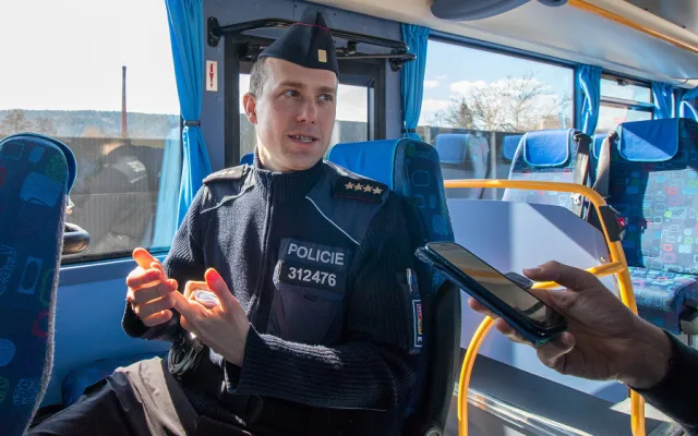 Policisté si posvítili na řidiče v novém autobuse