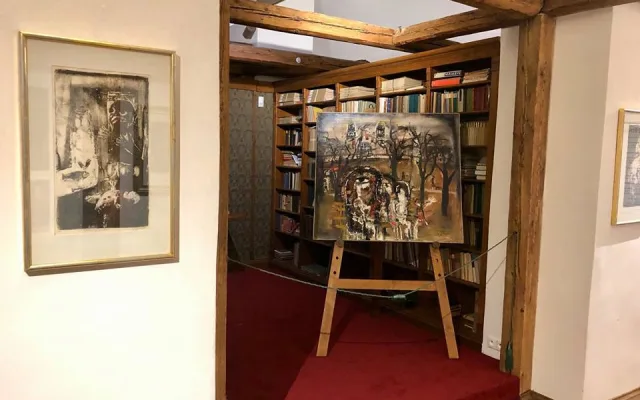 Instalace výstavy obrazů Josefa Jíry.