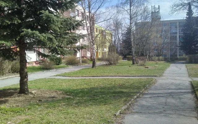 Sídliště na Broumovské a Gagarince prokoukla, došlo na kácení i prořezávání.