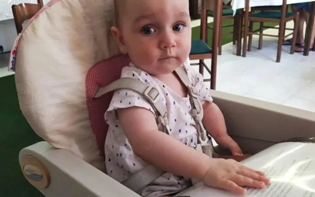 Nikolka, ač se narodila s vzácnou vadou, je krásná usměvavá holčička.