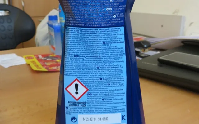 Nebezpečné chemické látky a směsi bez správného a dostatečného označení.