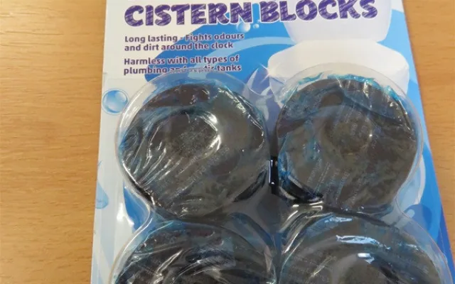Nebezpečné chemické látky a směsi bez správného a dostatečného označení.