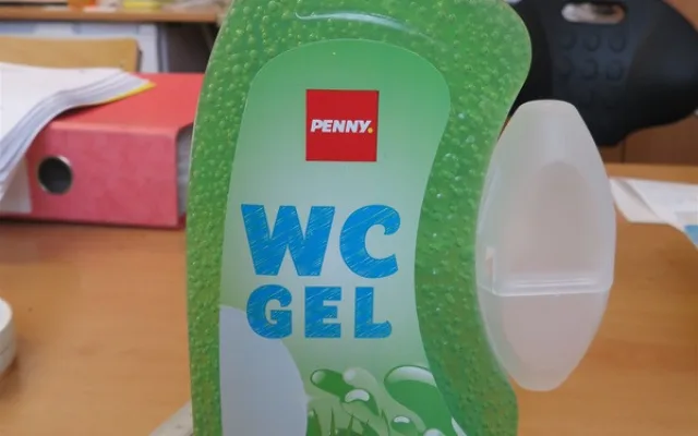 Nebezpečné chemické látky a směsi bez správného a dostatečného označení.