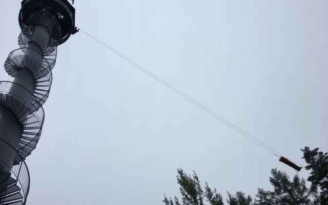 Snímek z 24 hodinového výcviku hasičů v Klokočských skalách.