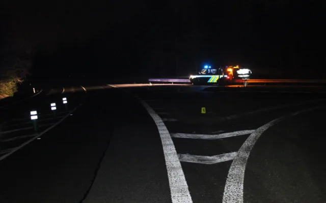 Nezvládl projet rádelskou křižovatku a havaroval.