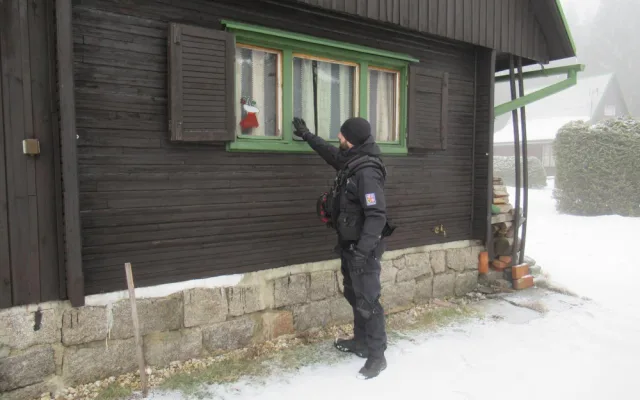 Policisté kontrolovali rekreační objekty na Bedřichově.