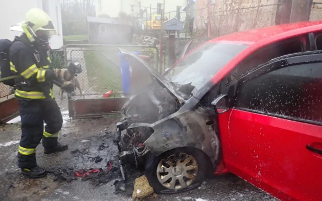 V Ruprechticích ráno hořelo auto na plyn