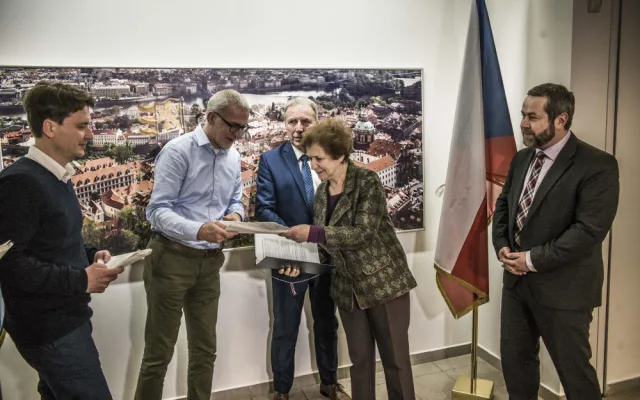 Oficiální předání petice proti Turówu v Bruselu.