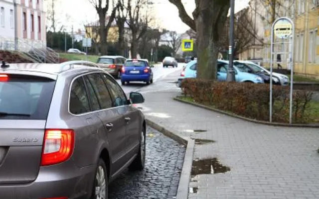 Parkování při vykládání dětí před školou