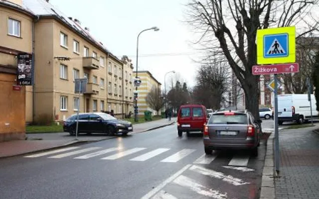 Parkování při vykládání dětí před školou
