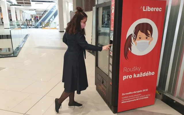 Liberec má první rouškomat