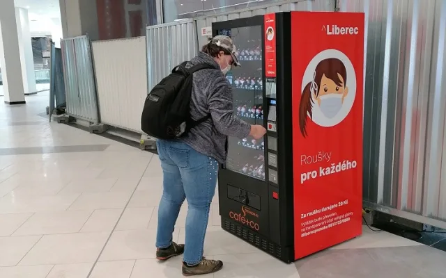Liberec má první rouškomat