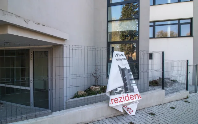 Nedokončená Rezidence Větrná v Jablonci.