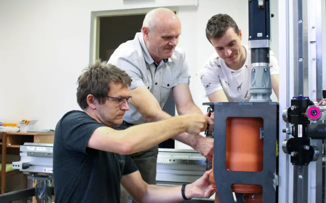 Vytiskněte si vlastní dům. Liberečtí vědci vyvíjejí unikátního robota pro 3D tisk