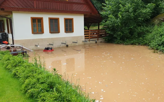 FOTO: Víkendové bouřky si způsobily 83 událostí, u kterých zasahovali hasiči