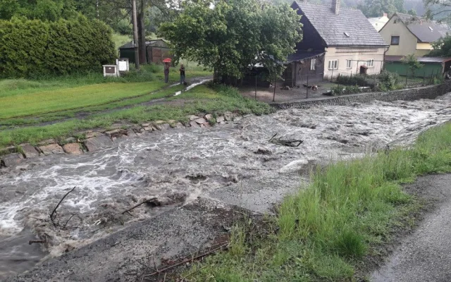 FOTO: Víkendové bouřky si způsobily 83 událostí, u kterých zasahovali hasiči