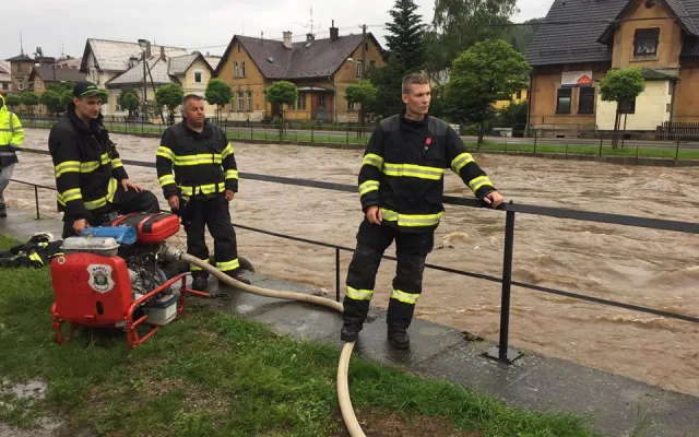 Noční deště zvedly hladiny řek. Na Frýdlantsku bylo vyhlášeno extrémní povodňové nebezpečí