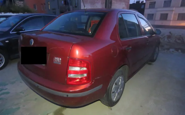 Při couvání naboural auto a z místa ujel. Policisté řidiči naměřili 3 promile