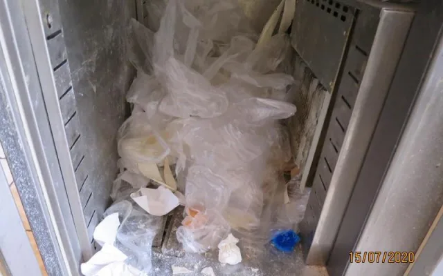 FOTO: Kebab v Jablonci zavřela inspekce kvůli nečistotám a špatné hygieně