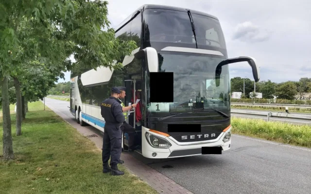 Policisté se zaměřili na kontrolu náklaďáků a autobusů. Řidiči překračovali rychlost i vozidla byla ve špatném stavu