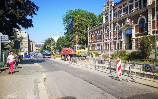 V Klášterní se sice ještě kope, k poliklinice ale už projedete