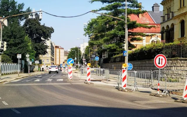 V Klášterní se sice ještě kope, k poliklinice ale už projedete