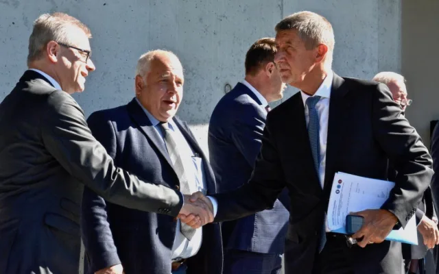 Premiér Babiš po příjezdu nauniverzitu
