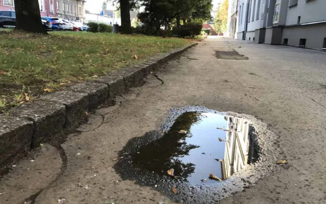 Lidem v Ruprechticích vadí z poloviny opravené náměstí. Další úpravy jsou v plánu, hájí se radnice