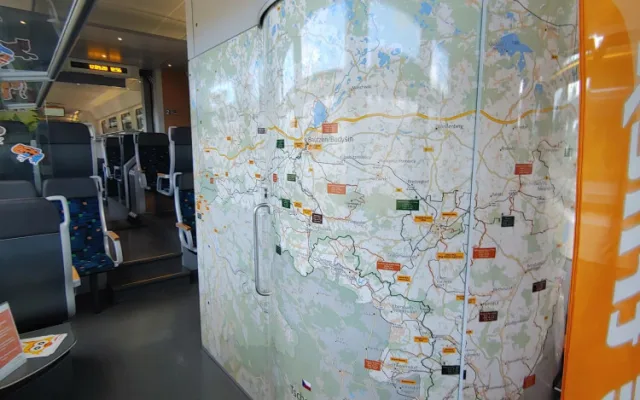 Die Länderbahn modernizuje flotilu vlaků. Nově nabízí wifi nebo velkorozměrovou mapu na toaletě